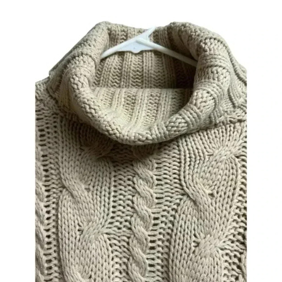 Love Tree Cable Knit Short Turtleneck Sweater in Beige‎ - Picture 4 of 9